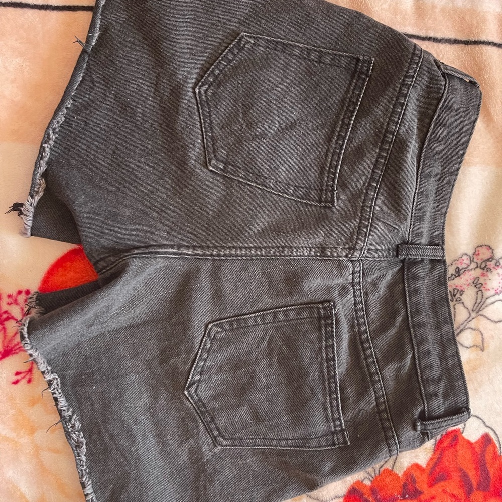 denim shorts - Picture 4 of 7